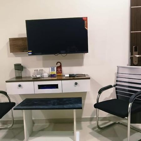 Hotel Vaishnavi Grand Mirialguda ภายนอก รูปภาพ