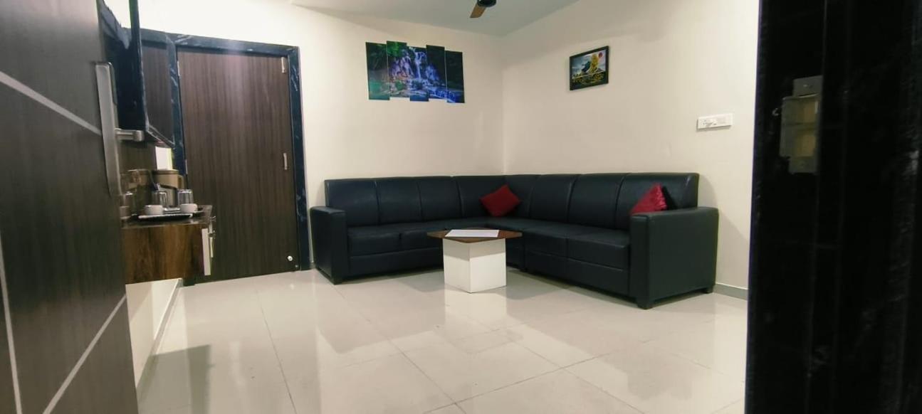 Hotel Vaishnavi Grand Mirialguda ภายนอก รูปภาพ