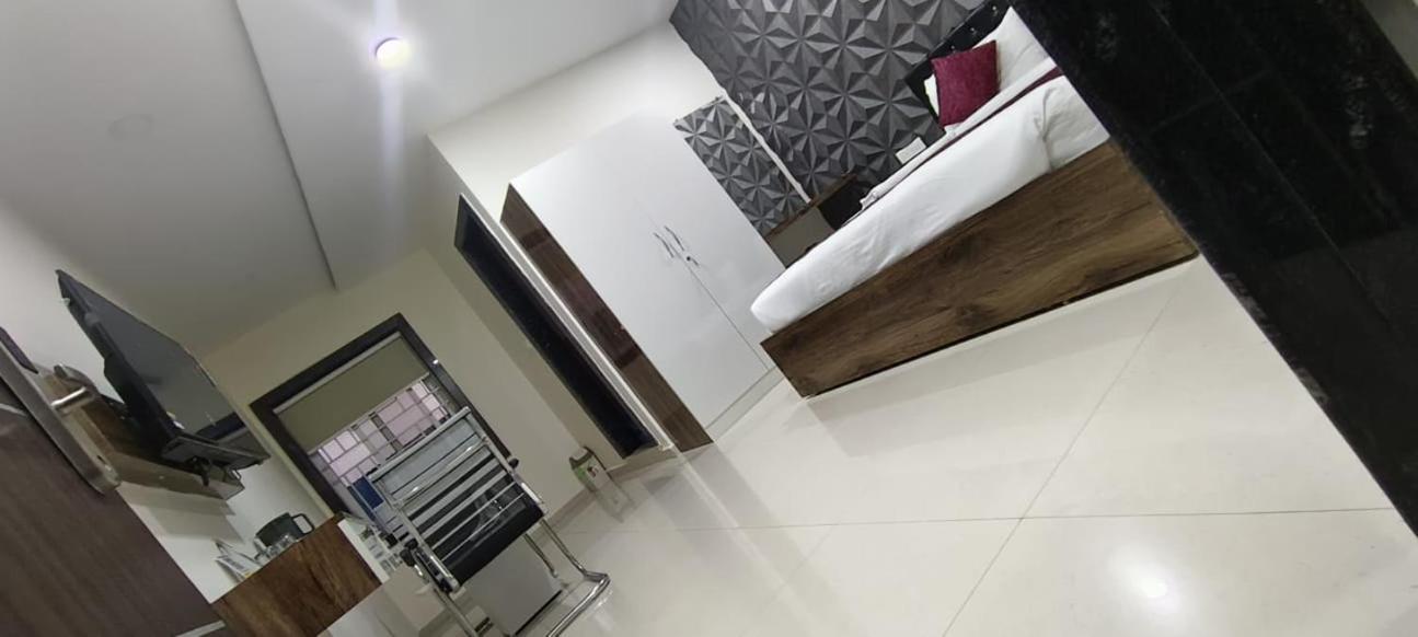 Hotel Vaishnavi Grand Mirialguda ภายนอก รูปภาพ