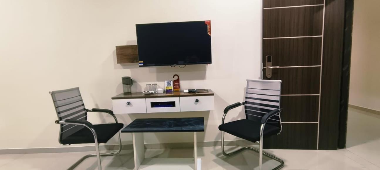 Hotel Vaishnavi Grand Mirialguda ภายนอก รูปภาพ